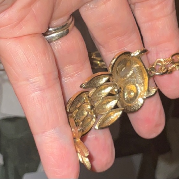 Avon 1974 Articulated Owl Pendant and Chain Gold Toned Metal Vintage - Picture 11 of 11
